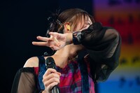 思わず涙ぐむ小林歌穂。