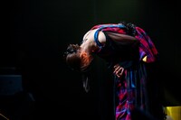 深々とお辞儀する小林歌穂。