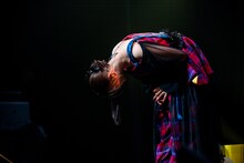 深々とお辞儀する小林歌穂。