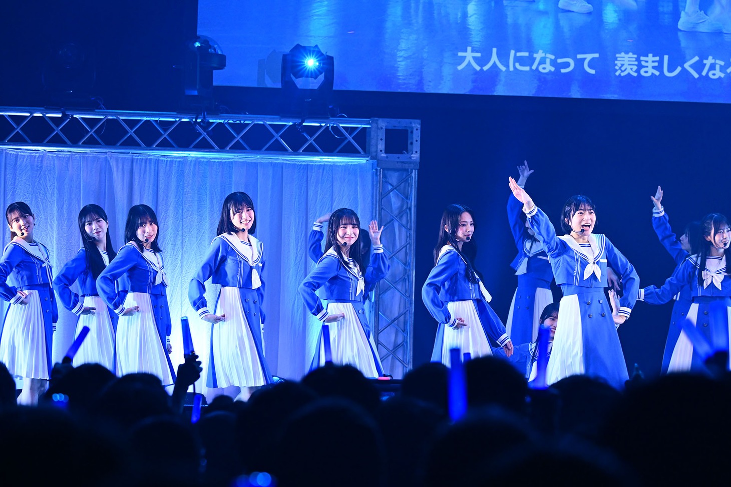 デビュー曲「青空について考える」を披露する僕が見たかった青空。