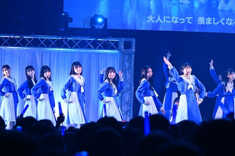 デビュー曲「青空について考える」を披露する僕が見たかった青空。