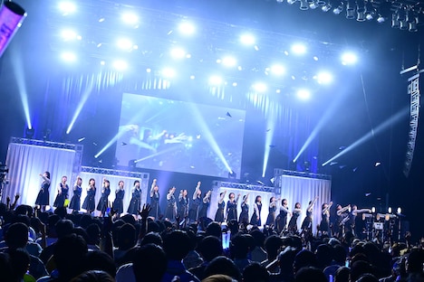 「飛ばなかった紙飛行機」で紙飛行機を飛ばす僕が見たかった青空。