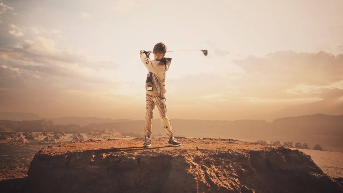 新Web CM「Sync Beyond Time」編より。