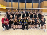 女子バレーボール選手たちと宮世琉弥。 ©TBS