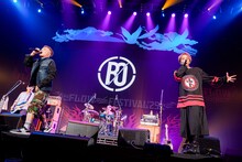 BACK-ONのステージの様子。