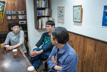 スタジオ論に花を咲かせる古里おさむ、井上陽介、後藤正文。