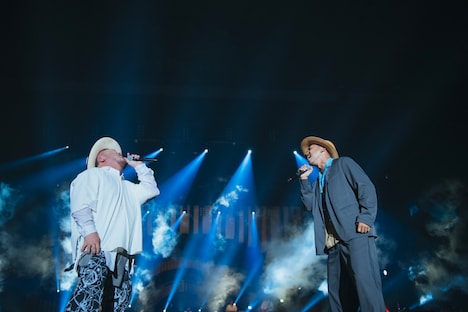 左からHIPPY、TEE。