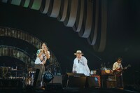 左から財部亮治、HIPPY。