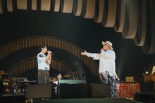 左から財部亮治、HIPPY。