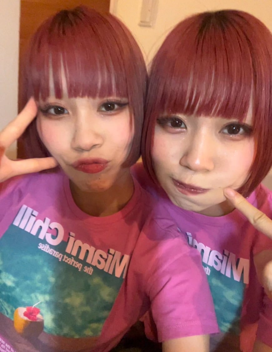 見た目そっくり！ASPの双子姉妹がTikTokアカウント開設