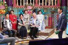「踊る！さんま御殿!!」出演者。ひな壇後列真ん中が福岡晃子。©︎日本テレビ