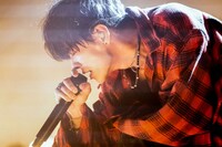 佐藤健扮する藤谷直季（Vo, B）。