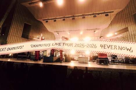「OKAMOTO'S 15th Anniversary FORTY SEVEN LIVE TOUR -SPECIAL FINAL- at 日比谷野外大音楽堂」公演の様子。（Photo by Takumi Yasumoto）