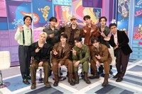 「週刊ナイナイミュージック」より、Stray Kidsとナインティナイン。©フジテレビ