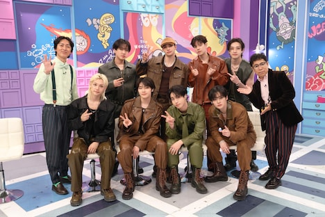 「週刊ナイナイミュージック」より、Stray Kidsとナインティナイン。©フジテレビ