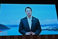 会見を欠席しビデオメッセージを寄せた湯崎英彦知事。