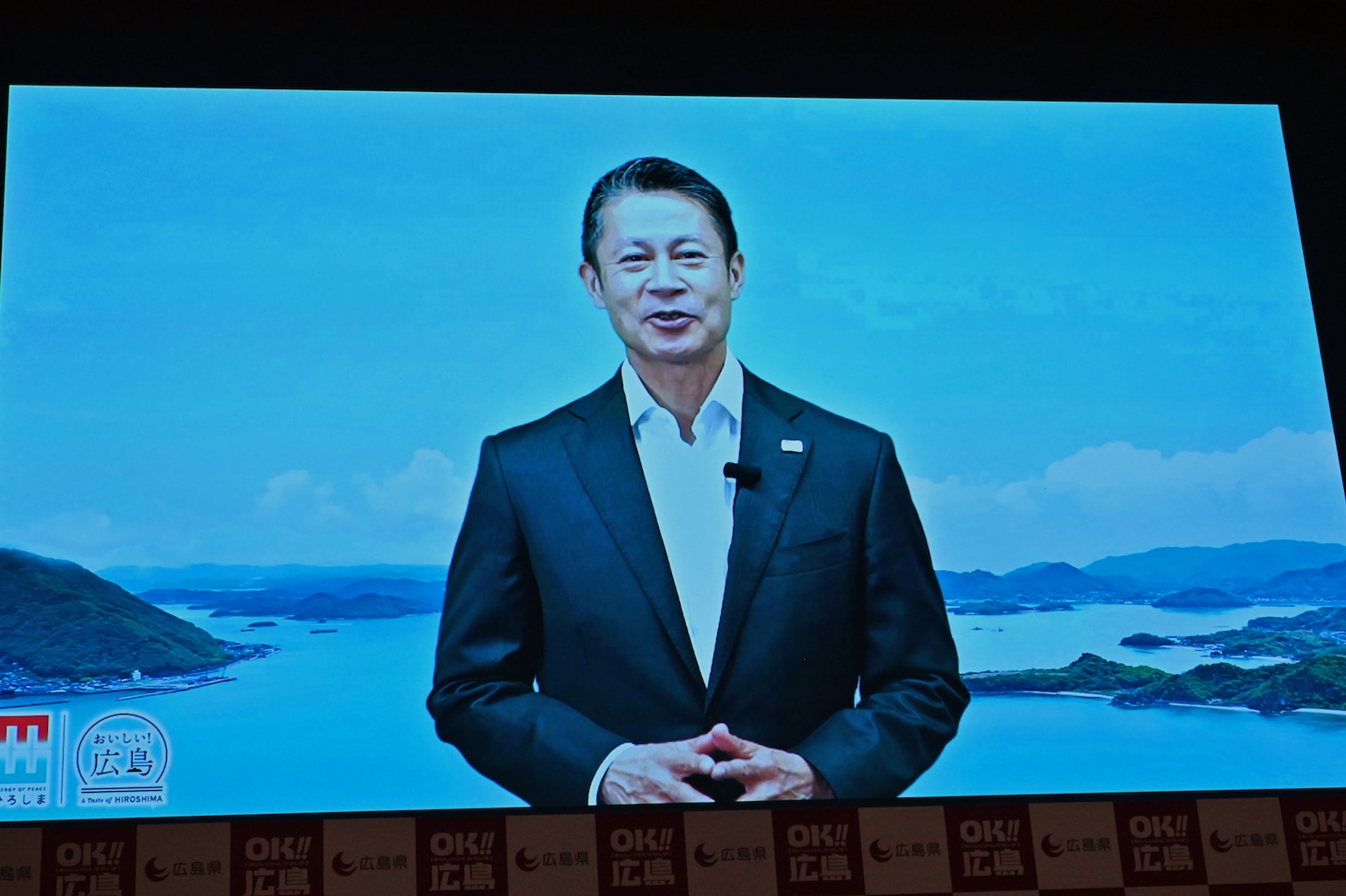 会見を欠席しビデオメッセージを寄せた湯崎英彦知事。