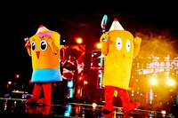 恋人同士のまか子（左）、まかぴー（右）。（撮影：浜野カズシ）