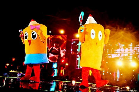 恋人同士のまか子（左）、まかぴー（右）。（撮影：浜野カズシ）