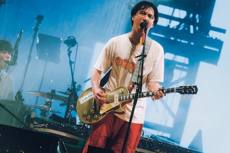 はっとり（Vo, G）（撮影：後藤壮太郎）