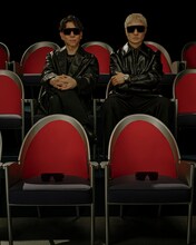 “loves”アーティストの着席を待つm-flo。