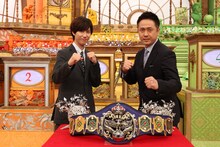 左から阿部亮平、宇治原史規（ロザン）。©フジテレビ