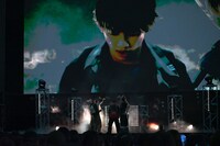 「BOOM BASH」のパフォーマンスの様子。