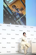 ジムでの自撮り写真について語る山下智久。