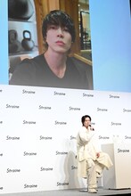 パリのジムで撮影した、前髪を下ろした写真について「ちょっと幼くなるなという感覚」と語る山下智久。