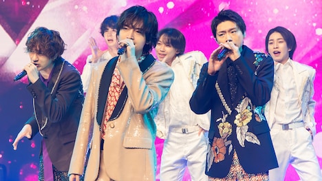 「Star Song Special」第9回より、Kis-My-Ft2とジュニアのパフォーマンスの様子。 ©︎Storm Labels Inc.