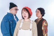 THREE WILL。左からMC $HIN¥A（Rap, Composer）、Mai・Mai（Vo）、DJ Oh!SUGI（DJ, Vo）。