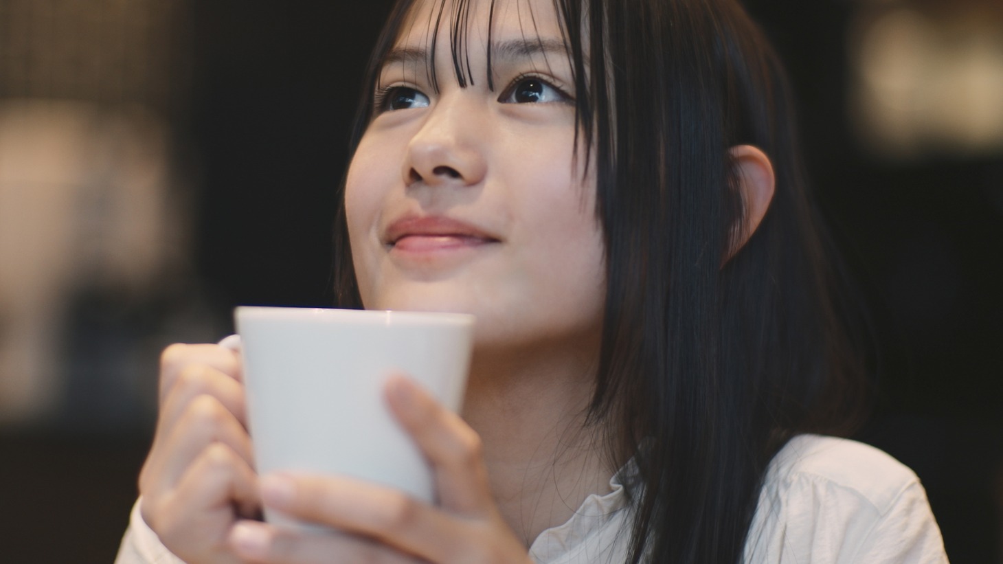 モスバーガーの新ブランドCM「食べるHAPPY」編より。©ハービー・山口