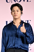 グッドサインをするMINGYU（SEVENTEEN）。