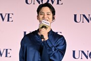 にこにこしながらコメントするMINGYU（SEVENTEEN）。