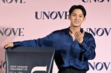 自ら投げキスをするMINGYU（SEVENTEEN）。