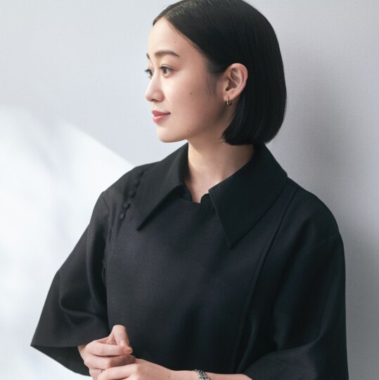 平野紗季子さん　犬かよTシャツ フードエッセイスト 平野紗季子がモスバーガーとコラボ Tシャツ