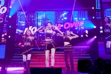 「2025 2ND IS:SUE ASSEMBLE -The Scarlet Anniversary」の様子。（撮影：上飯坂一）