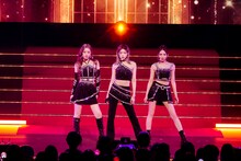 「2025 2ND IS:SUE ASSEMBLE -The Scarlet Anniversary」の様子。（撮影：上飯坂一）