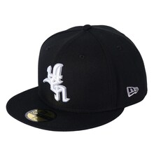 YENTOWNとNEW ERAのコラボベースボールキャップ。