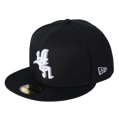 YENTOWNとNEW ERAのコラボベースボールキャップ。