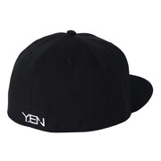 YENTOWNとNEW ERAのコラボベースボールキャップ。