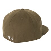 YENTOWNとNEW ERAのコラボベースボールキャップ。