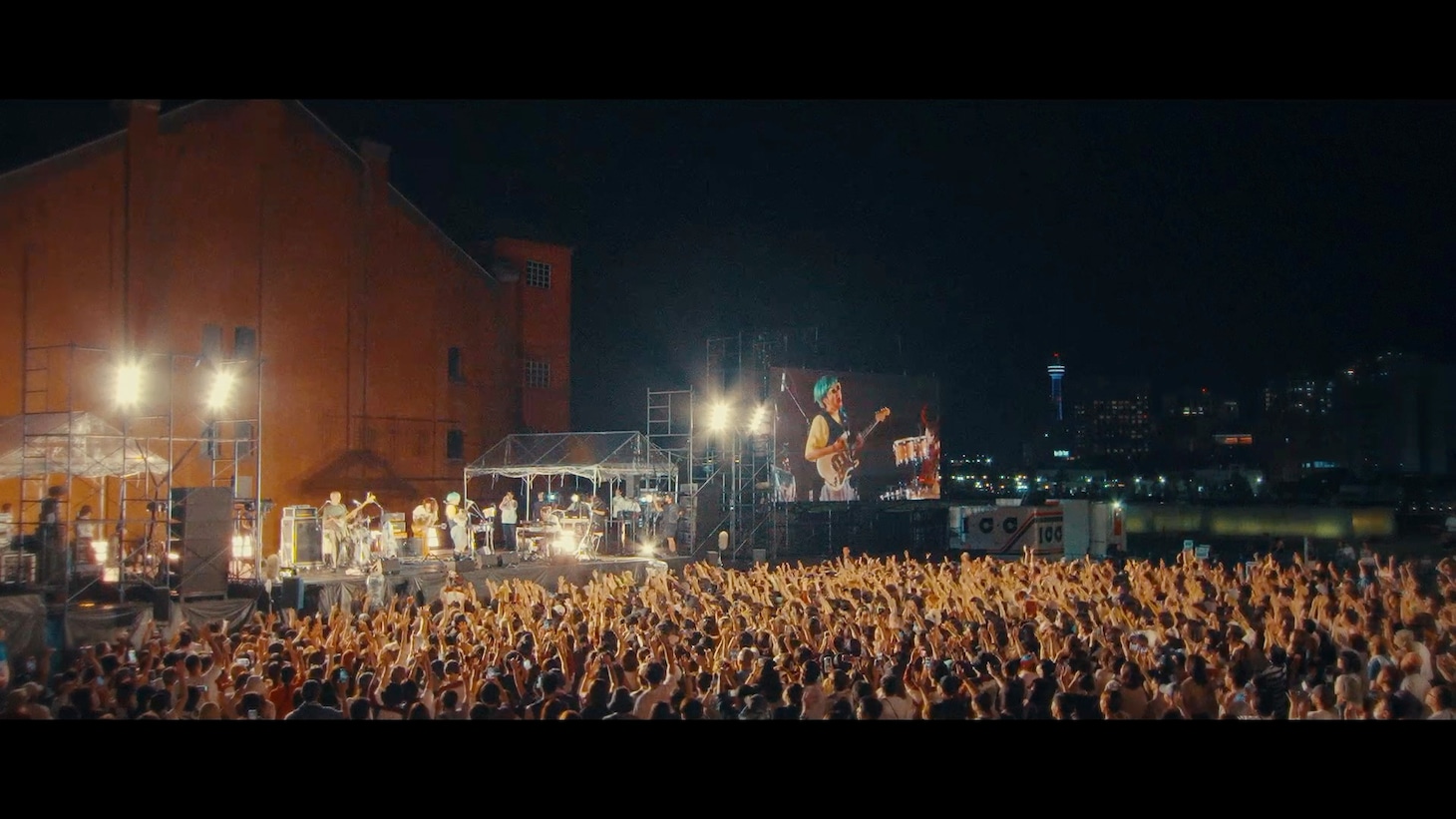 「Kroi Free Live “Departure” at 横浜赤レンガ倉庫」より。