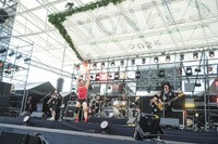 MONGOL800によるライブの様子。（撮影：ヤオタケシ）