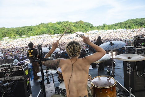 ENTHによるライブの様子。（撮影：ヤオタケシ）