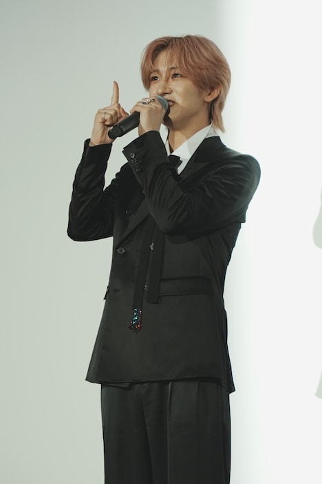 「10NAOちゃん!」を披露するNAOYA。