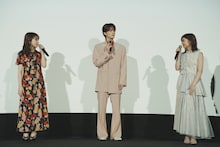 左から畑芽育、山中柔太朗、星野夢奈。