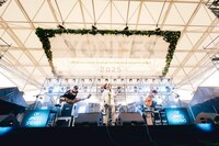 04 Limited Sazabysによるライブの様子。（撮影：藤井拓）