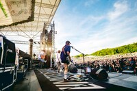 04 Limited Sazabysによるライブの様子。（撮影：藤井拓）