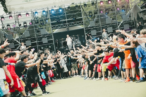 coldrainによるライブの様子。（撮影：ヤマダマサヒロ）